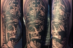 Greyscale skull with crown.